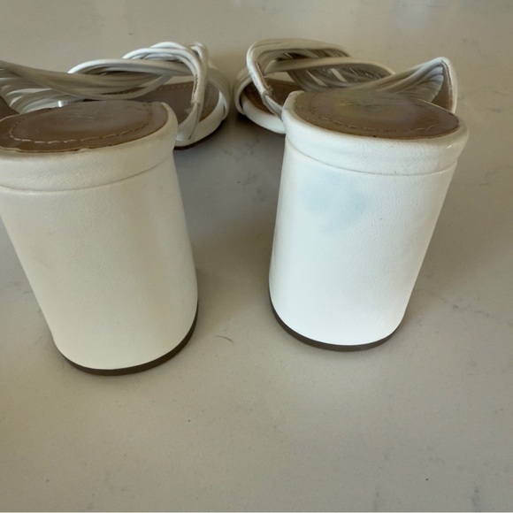 Charles by Charles David Razzle Sandal in white Size: 6.5 - Picture 4 of 5